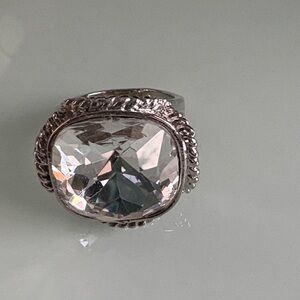 Elegant Silver Crystal Ring